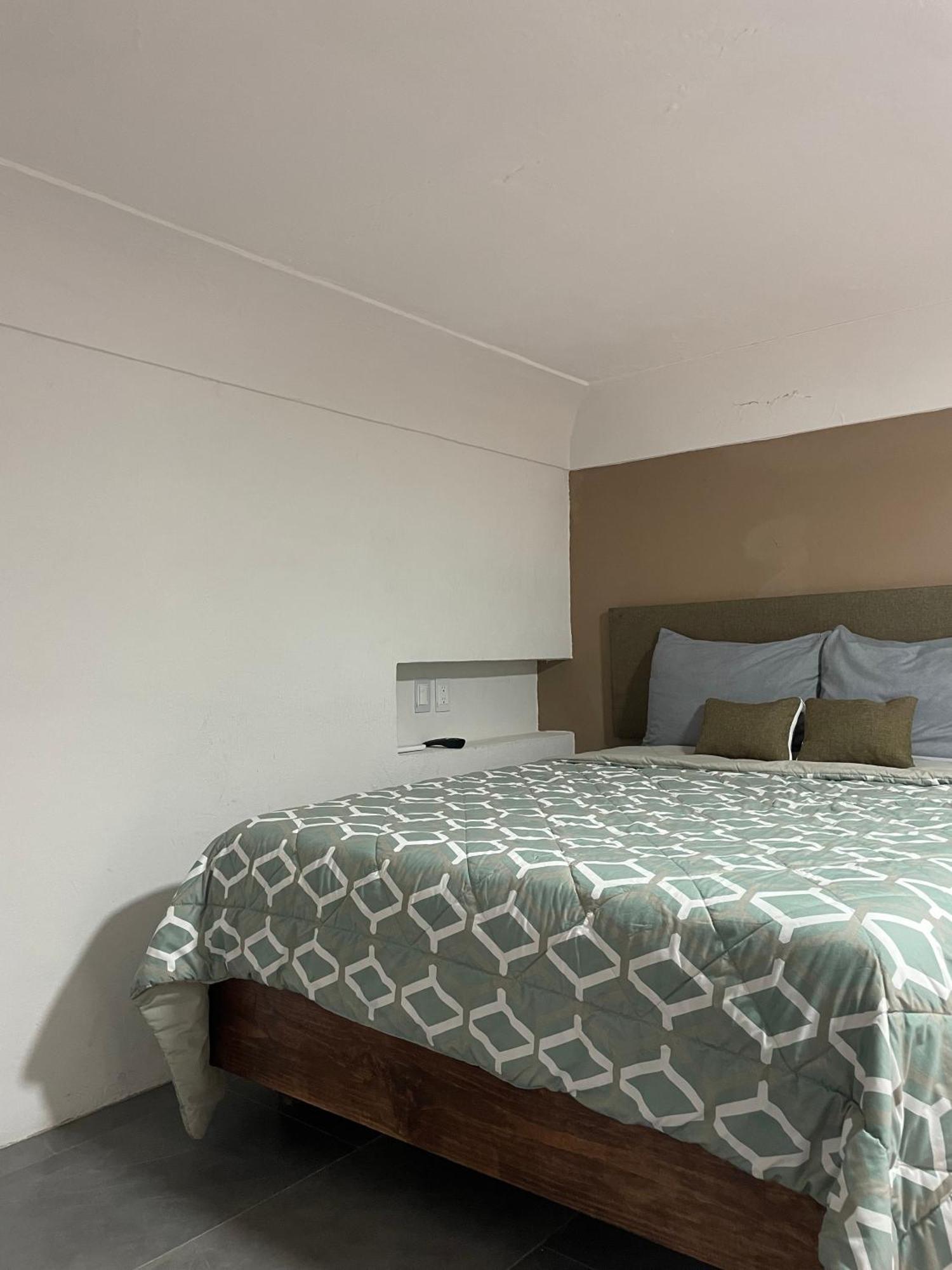 Quinta La Perla Hostel Гуадалахара Екстериор снимка