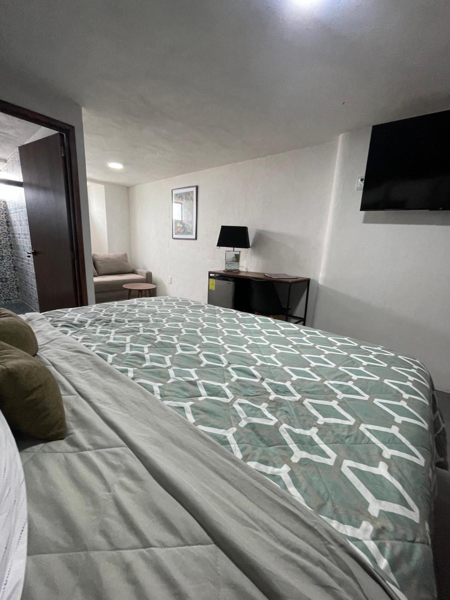 Quinta La Perla Hostel Гуадалахара Екстериор снимка